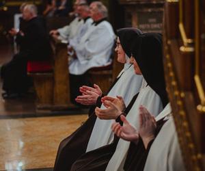 Kanoniczne objęcie diecezji sosnowieckiej przez bp. Artura Ważnego. Dał się poznać jako odważny