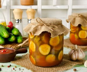 Ogórki w keczupie - świetny patent na marynowane ogórki