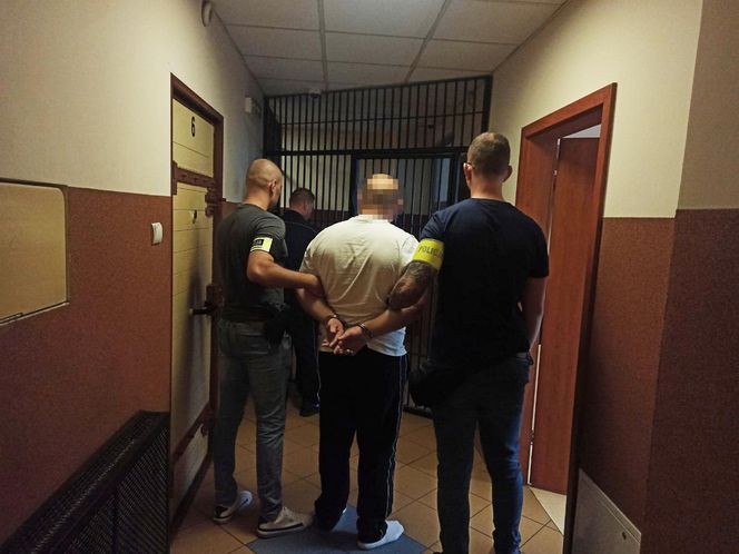  Zuchwały napad w Płońsku. Staranowali samochodem drzwi i ukradli elektronikę za 180 tys. zł!