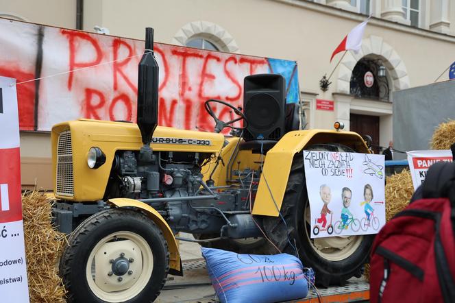 Protest rolników 20 marca przed Lubelskim Urzędem Wojewódzkim w Lublinie