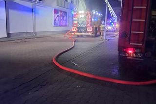  Wielki pożar Biedronki w Płońsku! Cały dach w ogniu