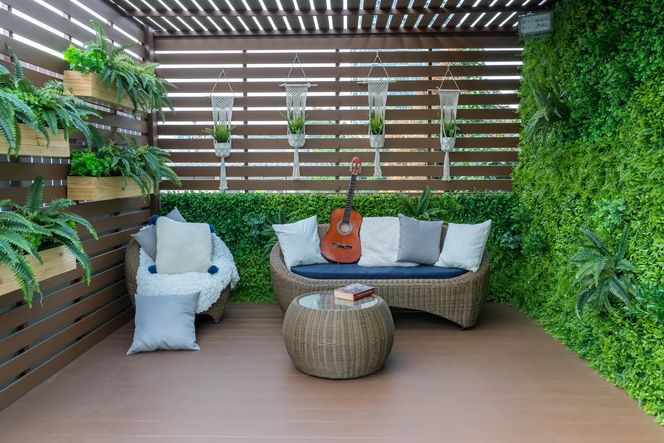 Balkon na parterze - drewniane osłony
