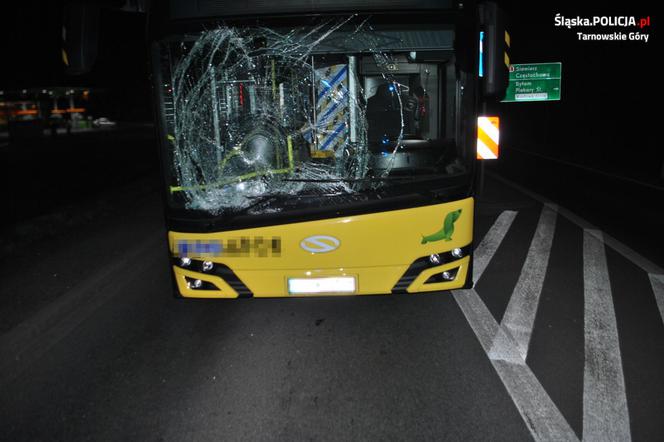 Świerklaniec. Autobus potrącił 31-latka. Mężczyzna nie żyje