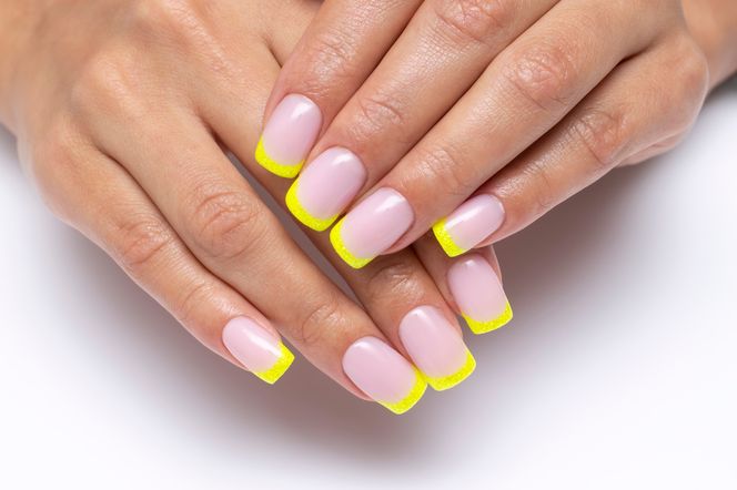 Modne paznokcie na ten sezon! Postaw na ten manicure - kolory i kształty