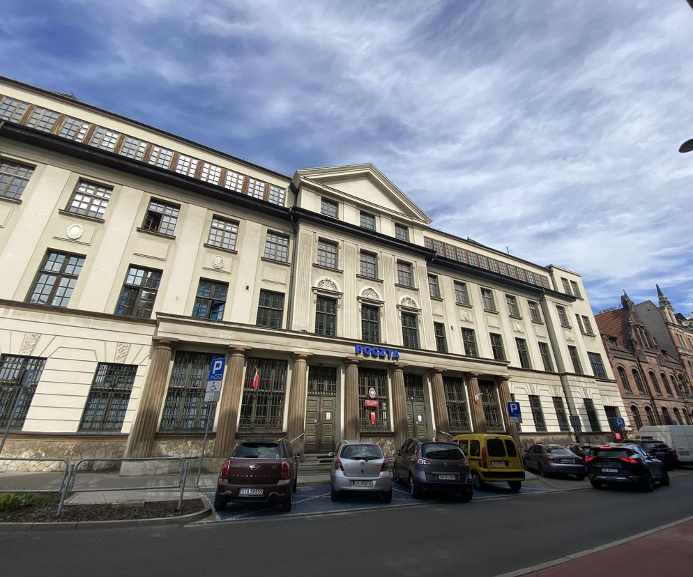 Złoto, marmury, dębowe parkiety. To siedziba poczty