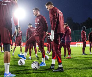 Robert Lewandowski i inni kadrowicze na treningu reprezentacji Polski