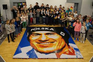 Rekordowy Kamil Stoch w Gdańsku! Portret mistrza powstał z ponad 4 tys. kostek Rubika! To trzeba zobaczyć [ZDJĘCIA]