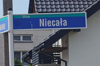 Dramat rodzinny w Piastowie? Córka zaatakowała swoją mamę. Nieoficjalnie: ugodziła ją nożem