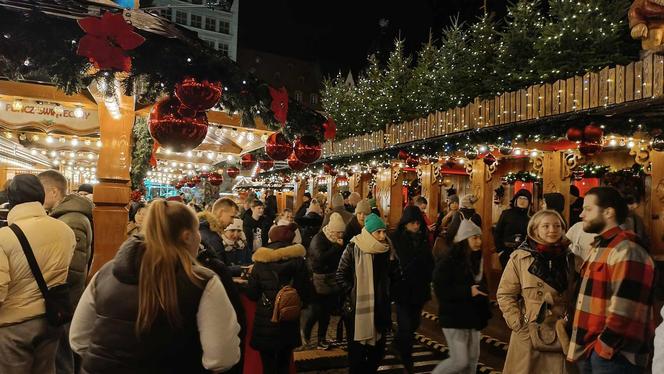 Tłumy na otwarciu Jarmarku Bożonarodzeniowego 2023 we Wrocławiu. Zobacz zdjęcia!