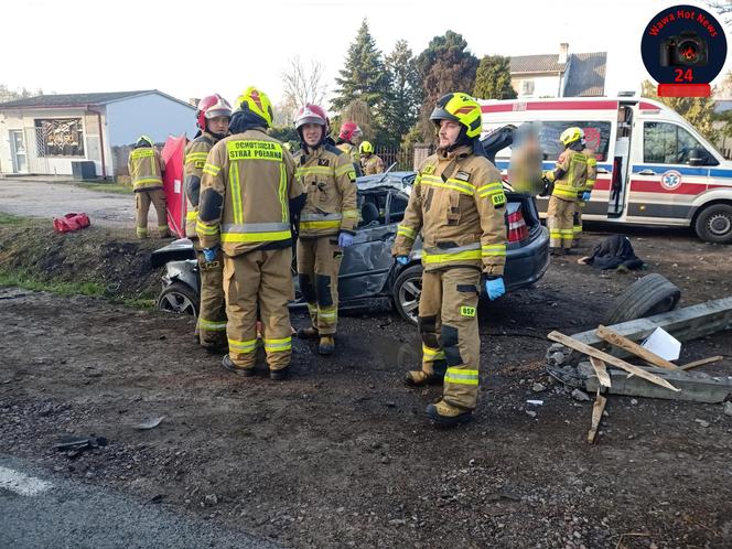 Tragedia w Tomicach. Jechali bez pasów, betonowy słup pękł jak zapałka. Są zarzuty dla młodego kierowcy