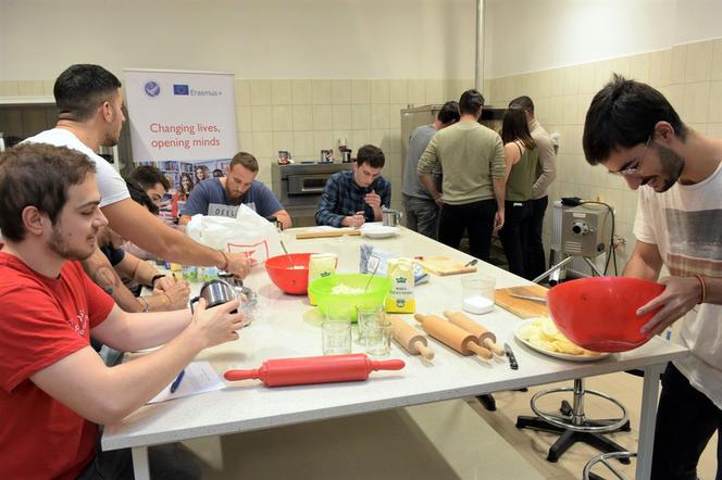  Cooking Day