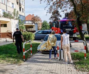 Pożar w bloku w Ostrowie Wielkopolskim. Nie żyje jedna osoba, 10 jest rannych