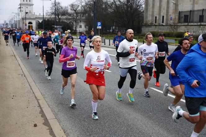 Bieg na Piątkę 2024, Warszawa - zdjęcia. Biegłeś? Szukaj się w galerii!