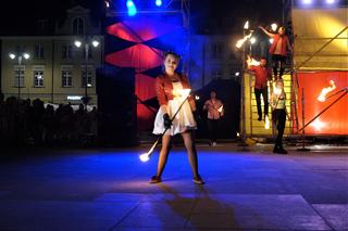 Festiwal Pozytywka 2022. Tłumy bydgoszczan na pokazie ognistej żonglerki! [ZDJĘCIA]