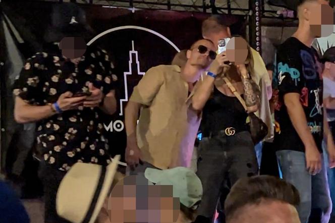 Hakiel bawi się, a nie pije