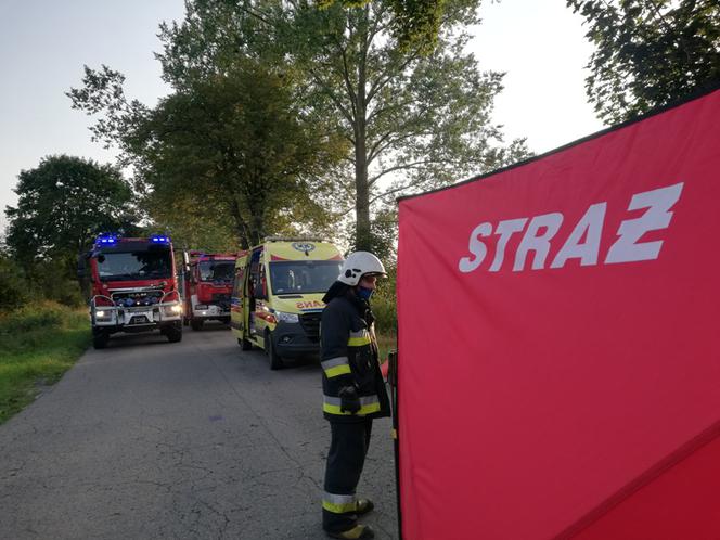 Śmiertelny wypadek auta z przyczepą kempingową w powiecie braniewskim. Nie żyje 35-latek