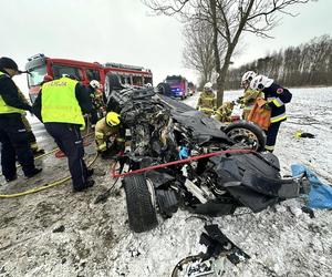 Fatalne warunki na drogach! Dwa auta wylądowały na dachu [ZDJĘCIA]