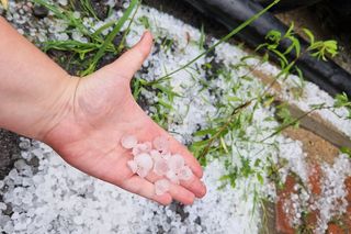 Gwałtowne burze przetaczają się przez Dolny Śląsk. Grad i utrudnienia na A4 