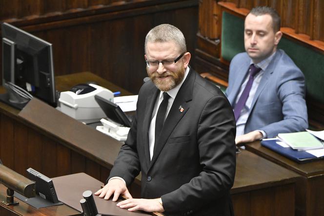 Braun straci majątek za nienoszenie maseczki w Sejmie!