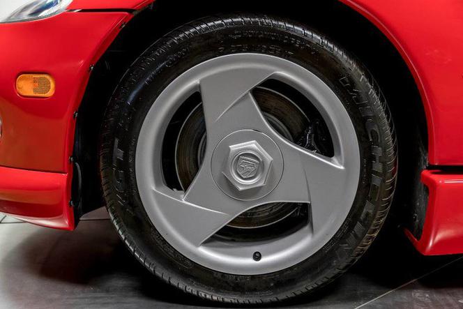 Dodge Viper z przebiegiem 34 mil
