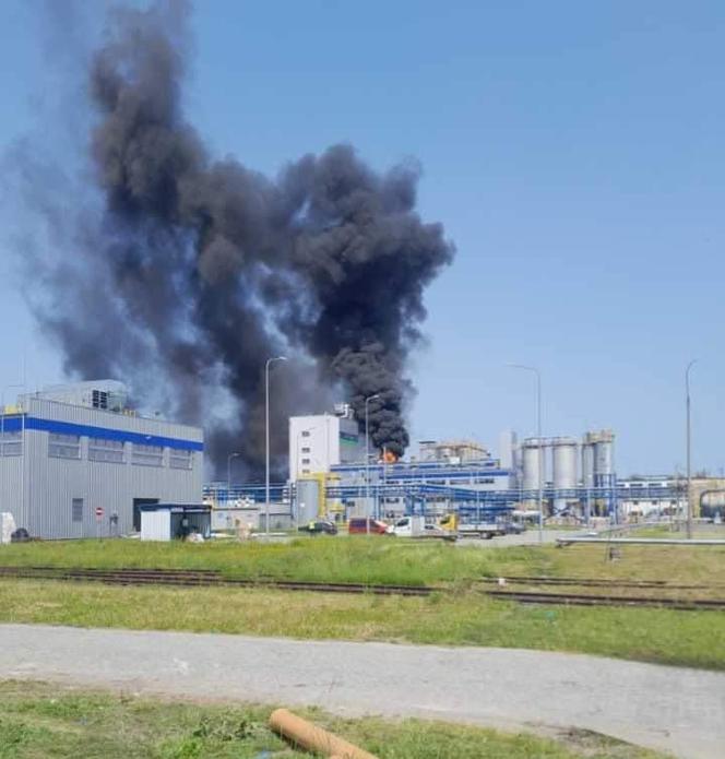 Pożar w fabryce chemicznej w Oświęcimiu. Słup czarnego dymu nad miastem