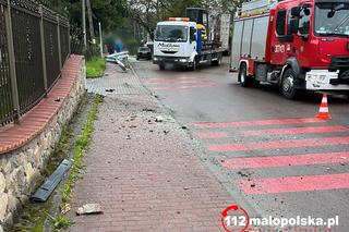 Autobus MPK wjechał na posesję pod Krakowem. Są ranni