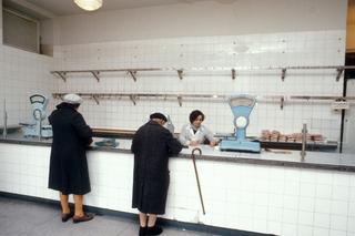 Reglamentacja życia. Kartki na żywność- symbol PRL-u