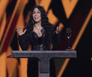 Cher - ROCK'N'ROLL HALL OF FAME