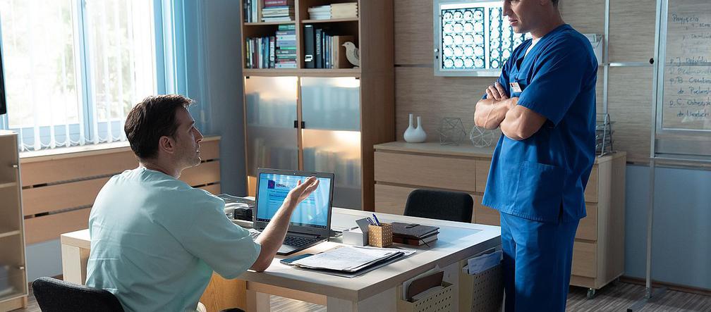 Na dobre i na złe odc. 718. Michał Wilczewski (Mateusz Janicki), Marcin Molenda (Filip Bobek)