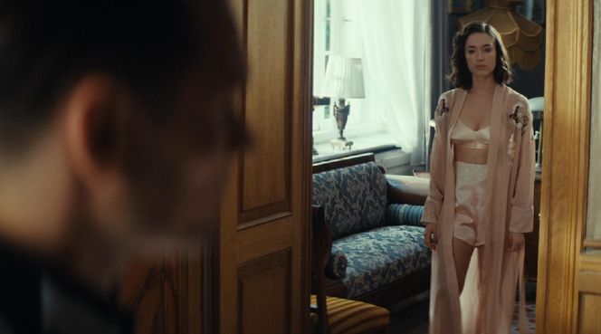 Zatoka szpiegów, odcinek 16. Franz (Bartosz Gelner), Eva (Sonia Mietielica)