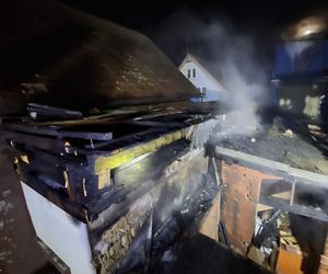 Nocny pożar na Sienkiewicza w Lesznie. Możliwe, że to było podpalenie [ZDJĘCIA]