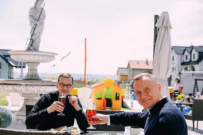 Premier Morawiecki i Prezydent Duda poszli na piwo 