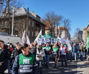 Górnicy protestowali pod ministerstwem przemysłu w Katowicach przeciwko likwidacji KWK Bielszowice