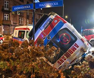 Kraków. Dwie karetki na sygnale zderzyły się na skrzyżowaniu w centrum miasta