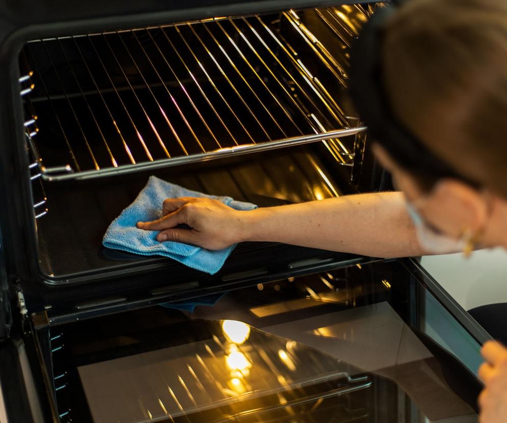 Piekarnik czyści się sam