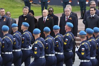 Putin gromadzi sprzęt 50 km od granicy z NATO! Wszystko widać na zdjęciach!