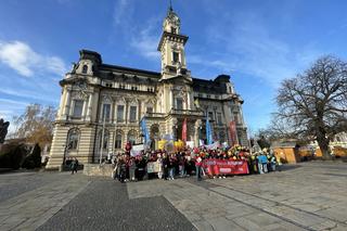 Pochód wolontariuszy z okazji Międzynarodowego Dnia Wolontariusza