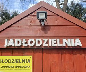 Ciepły gest na zimne dni. Zamiast wyrzucać - podziel się jedzeniem