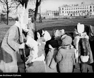 Mikołaj w Ogrodzie Saskim - między 1947 r. i 1950 r. 