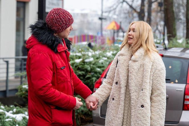 Barwy szczęścia, odc. 2983: Bruno (Lesław Żurek), Karolina (Marta Dąbrowska)