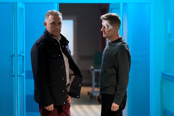 M jak miłość, odc. 1876. Paweł (Rafał Mroczek), Artur (Robert Moskwa)