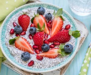 Owsianka z chia. 2 sprawdzone przepisy na zdrowe i proste śniadanie