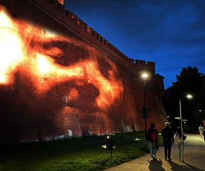 Turystyczny hit w Krakowie? Multimedialny spektakl obejrzysz na murach Wawelu