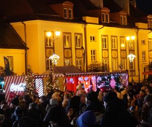 Ciężarówka Coca-cola w Białymstoku! Świąteczna atrakcja przyciągnęła tłumy mieszkańców na Rynek Kościuszki