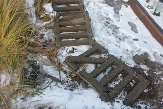 Zniszczone ogrodzenie cmentarza w Tarnowskich Górach