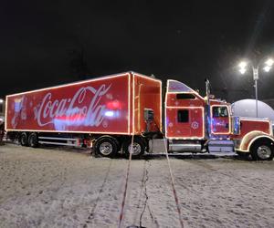 Samochód Coca-Coli w rynku w Kielcach