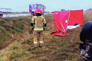  Śmiertelny wypadek na A1 pod Tuszynem! 42-latek zginął w dachującym aucie [ZDJĘCIA].
