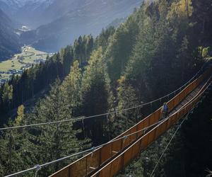 Najnowsza atrakcja turystyczna w dolinie Stubai: nowy most wiszący