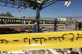 Potężna eksplozja bomby na dworcu kolejowym. Ponad 20 osób nie żyje, 40 jest rannych 