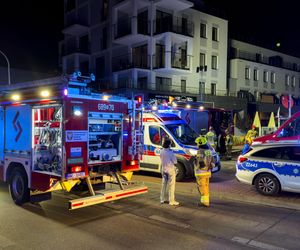 Kolejny pożar w Ząbkach. Wybuchł obok spalonego miesiąc wcześniej budynku!